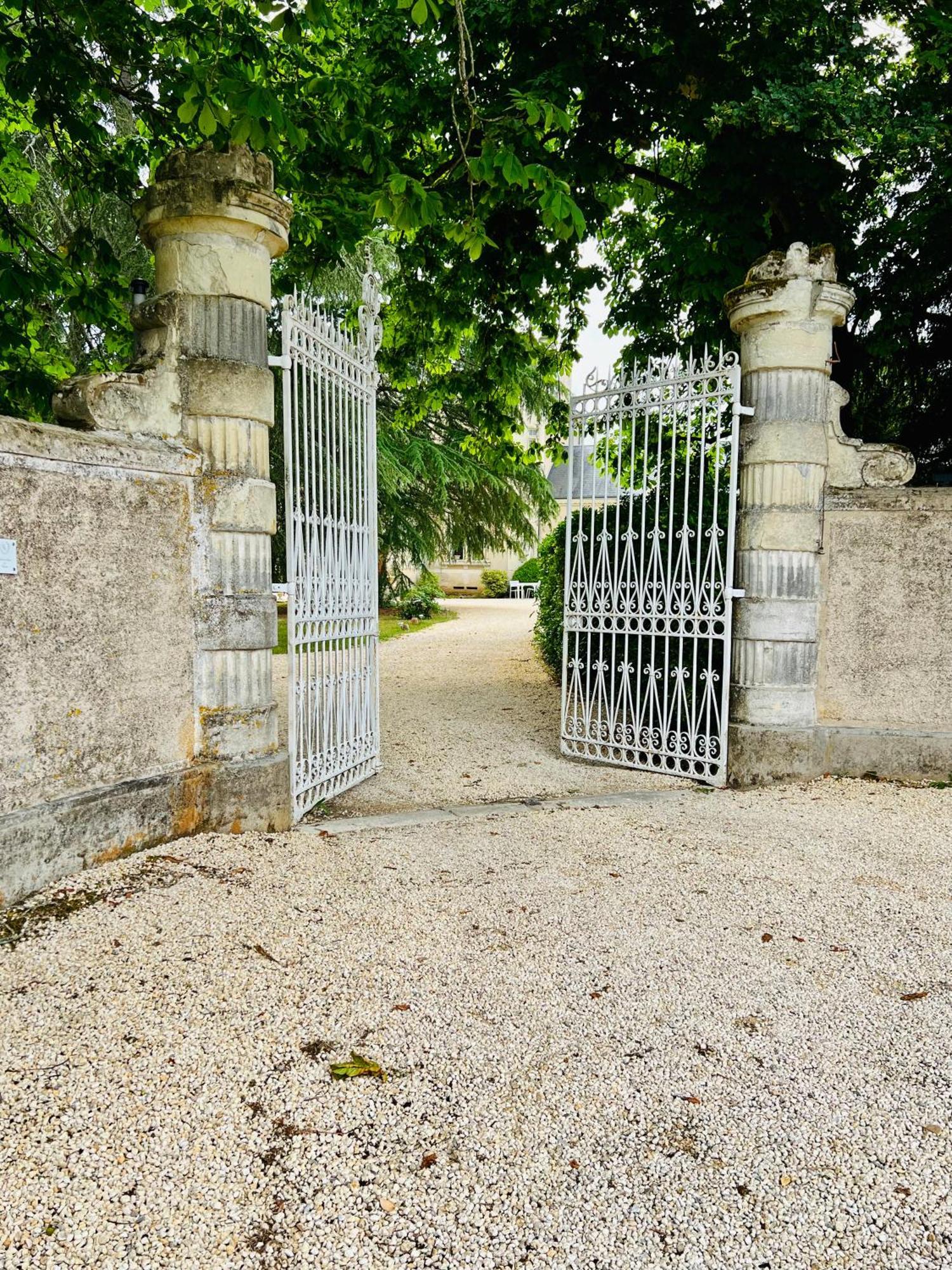 Le Chateau De Leugny Oiron 외부 사진